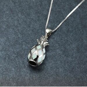 NWT Adjustable 20 - 22" Simulated white opal pineapple necklace